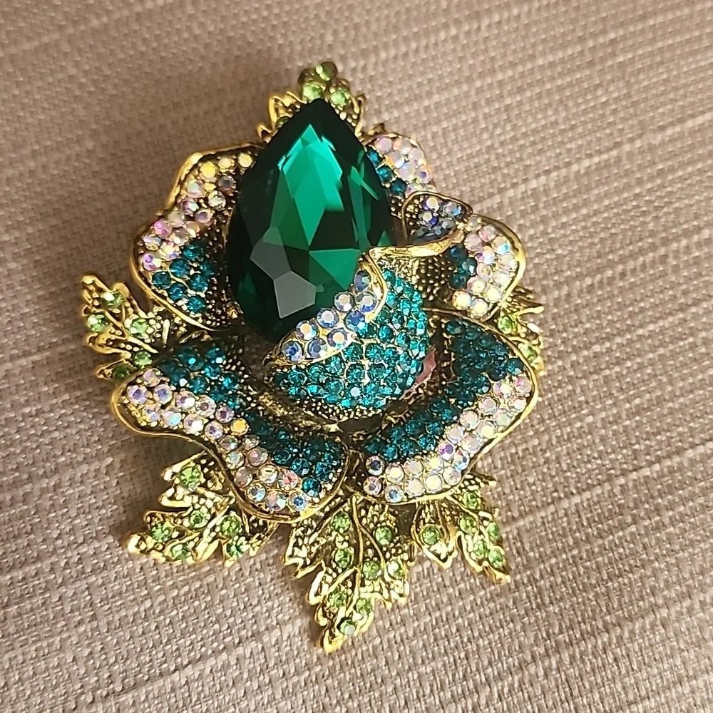 New Multi Rhinestone Flower Brooch - Picture 2 of 12